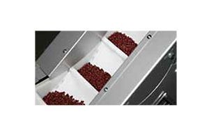 搬送例 農産物 カップコンベヤ　Type MCS10　スチールカップ